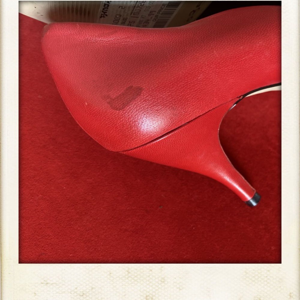 Red pumps - Picture 3 of 5
